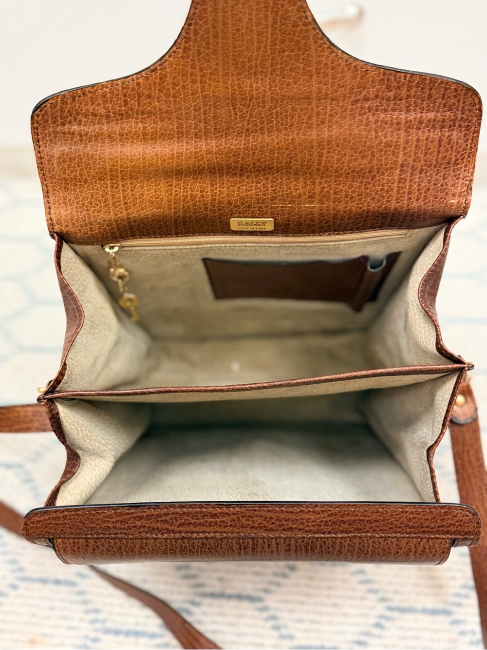 BALLY Vintage 90s Unisex Classic Brown Boar Leather 2-Way Top Handle W/ Org. Key - Picture 11 of 16